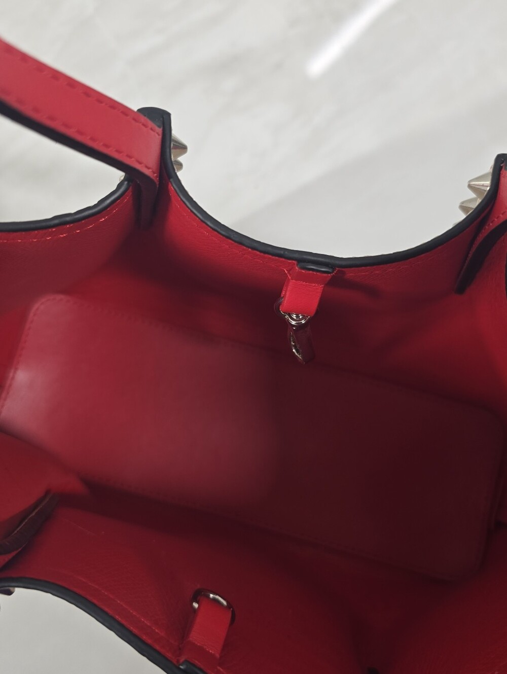 Christian Louboutin Cabarock Beige Croc-Embossed Tote with Red Trim - NWOT - Picture 9 of 10